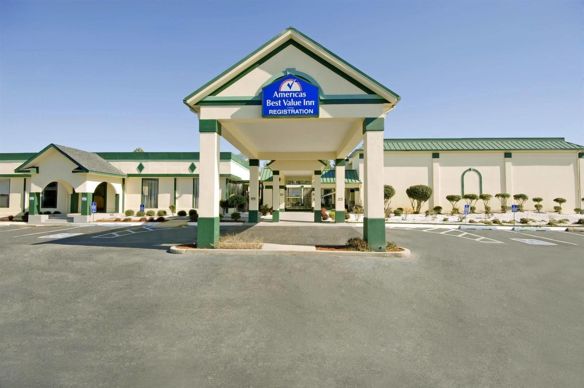 Super Inn & Suites By Oyo Milledgeville Exterior foto